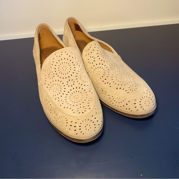 Clarks Women's Trish Calla Loafers US 7 M Sand Beige Closed Toe Small Heel - Picture 1 of 11